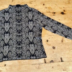 Worthington Black, White, Gold metallic Knit Sweater